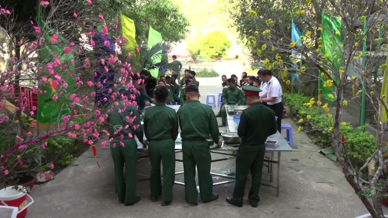 Ấm áp Tết của lính đảo