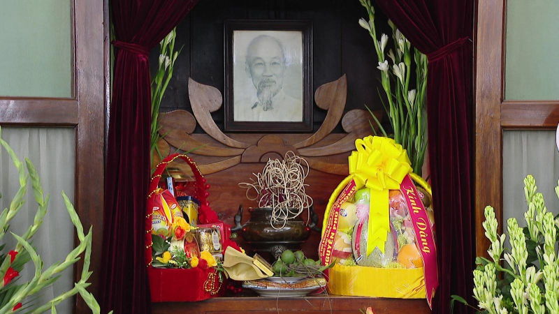 Tổng Bí thư, Chủ tịch nước dâng hương Chủ tịch Hồ Chí Minh
