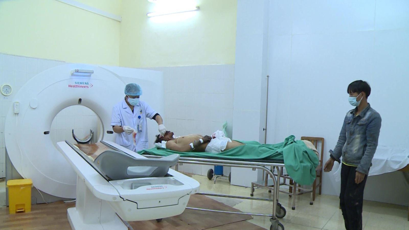 Hai người bị thương nặng do cưa vật nghi là bom