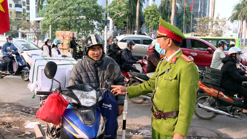 Xử phạt nghi&ecirc;m c&aacute;c trường hợp kh&ocirc;ng đeo khẩu trang