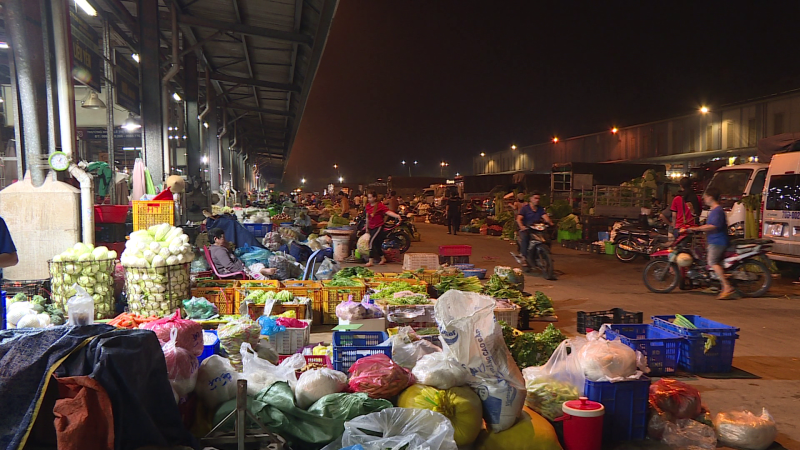 H&agrave;ng Tết tấp nập về chợ đầu mối TP. HCM