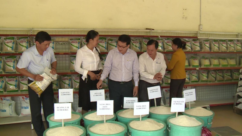 Long An chuẩn bị h&agrave;ng h&oacute;a phục vụ Tết v&agrave; ph&ograve;ng chống dịch