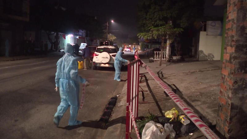 Hạ Long phong tỏa chợ H&agrave; Khẩu trong đ&ecirc;m