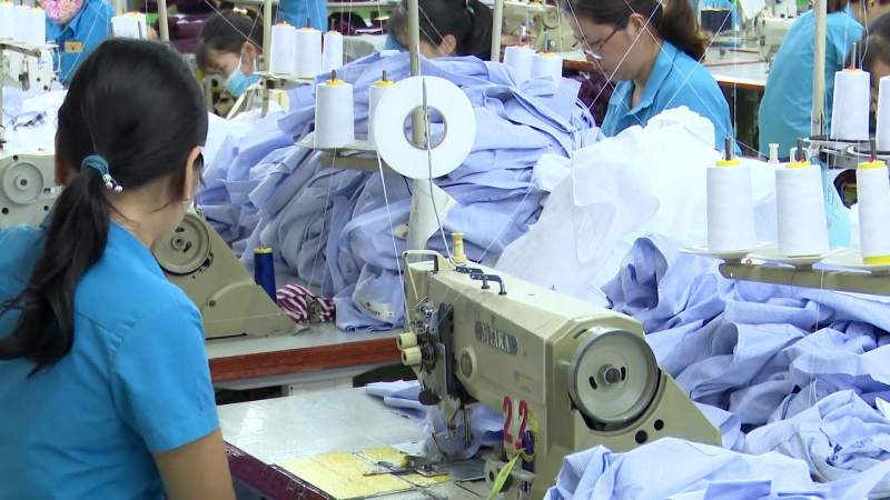 Xuất khẩu gi&agrave;y d&eacute;p tăng mạnh