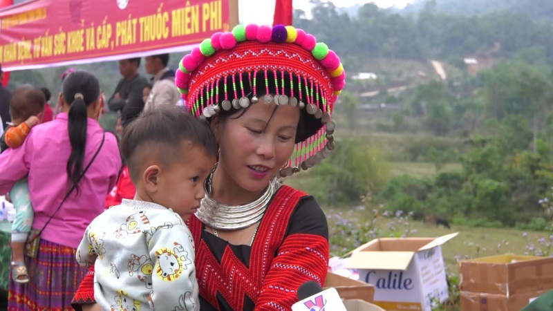 Chăm lo tết cho đồng bào người Mông