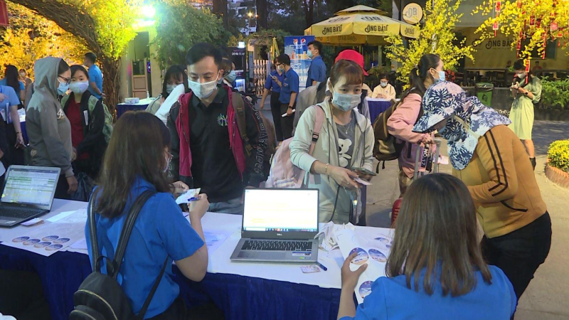 Ấm &aacute;p h&agrave;nh tr&igrave;nh &ldquo;Mang Tết về nh&agrave;&rdquo;