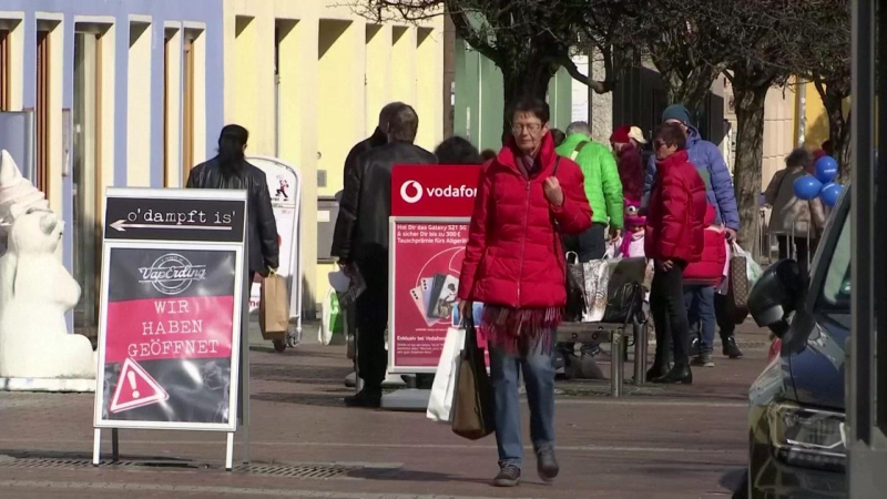 Đức, Canada điều chỉnh độ tuổi tiêm vaccine AstraZeneca