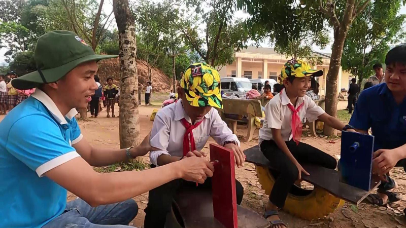 Thanh niên sống đẹp sống có ích