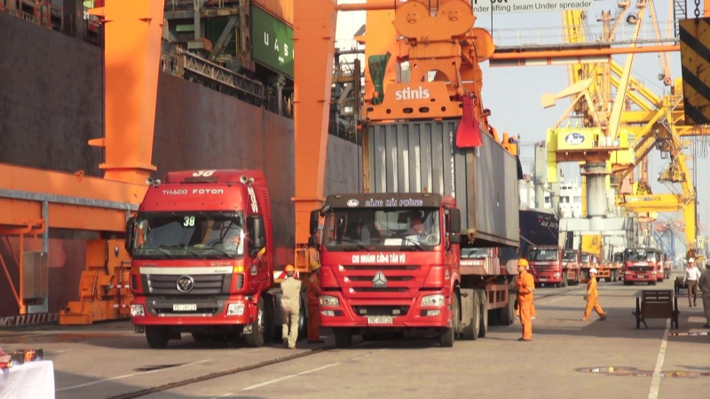 Kiểm tra gi&aacute; vận chuyển container của một số h&atilde;ng t&agrave;u ngoại