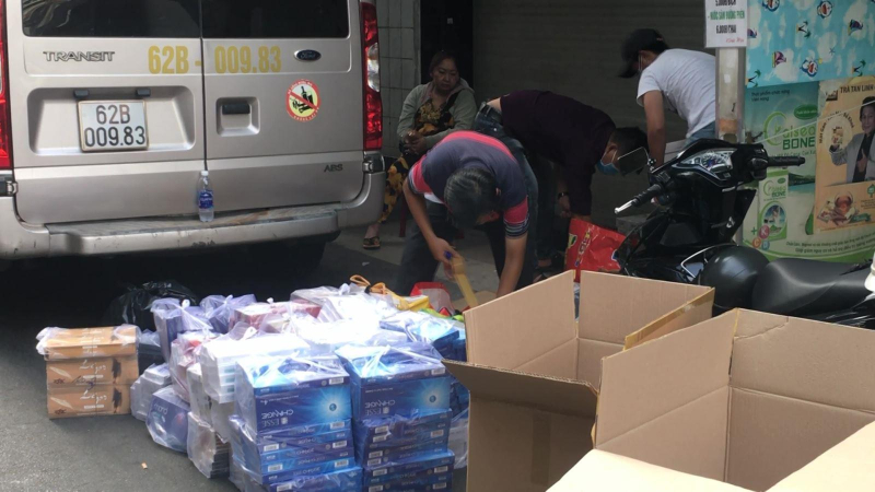 Bắt giữ xe khách chở 5.000 bao thuốc lá lậu