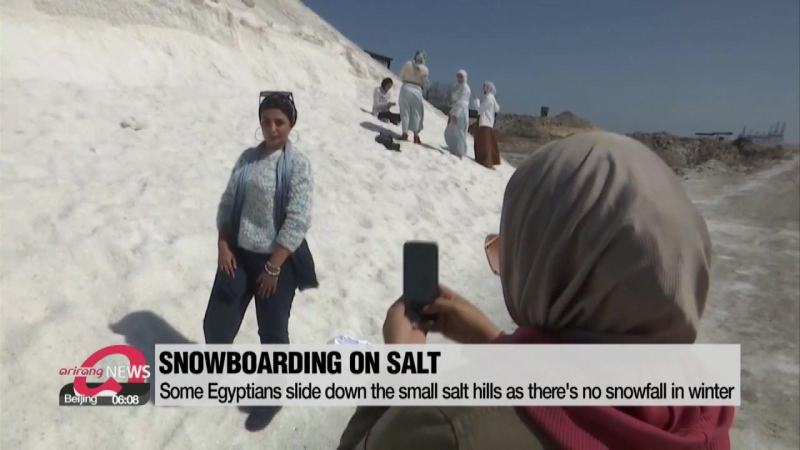 Độc đáo môn trượt muối ở Ai Cập