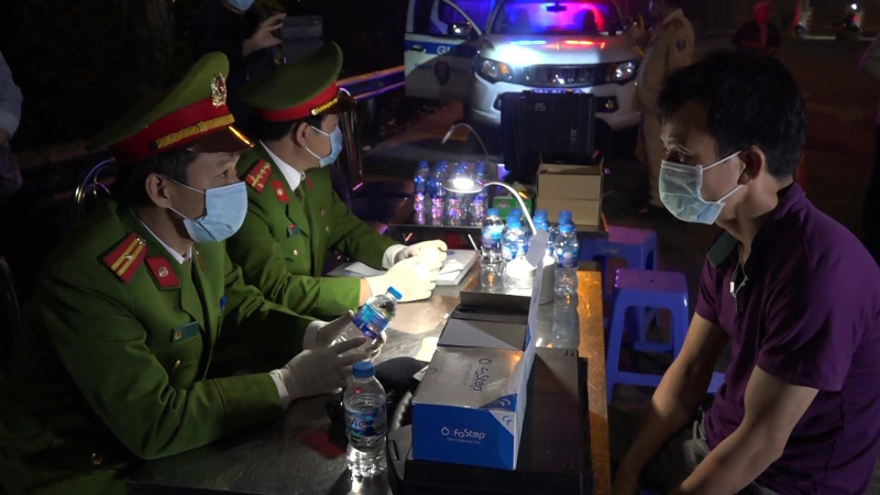 Ra quân kiểm tra nồng độ cồn, ma túy trên cả nước