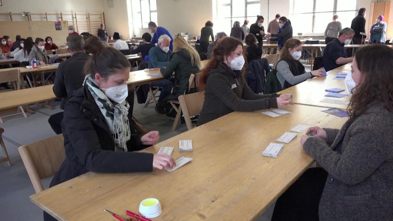 Thụy Sĩ cấm che mặt nơi công cộng