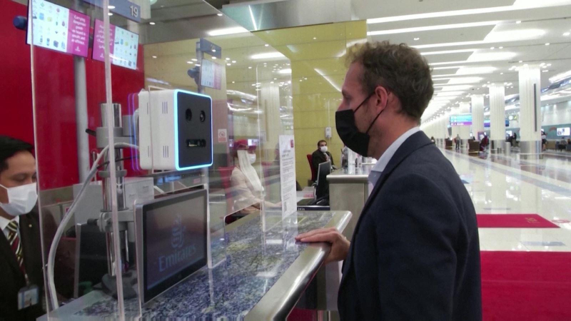 Dubai ứng dụng hệ thống nhập cảnh kh&ocirc;ng tiếp x&uacute;c