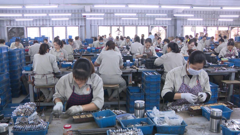 Đề xuất chưa tăng lương tối thiểu vùng năm 2021