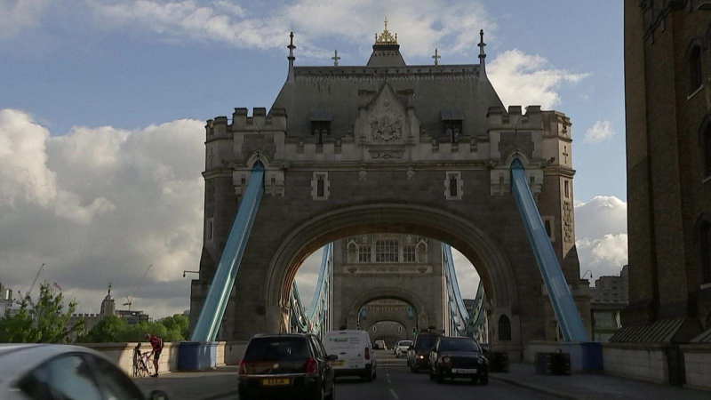 Anh tìm kiếm khẩn trường hợp nhiễm biến chủng mới