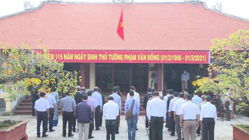 D&acirc;ng hương kỷ niệm 115 năm ng&agrave;y sinh Thủ tướng Phạm Văn Đồng