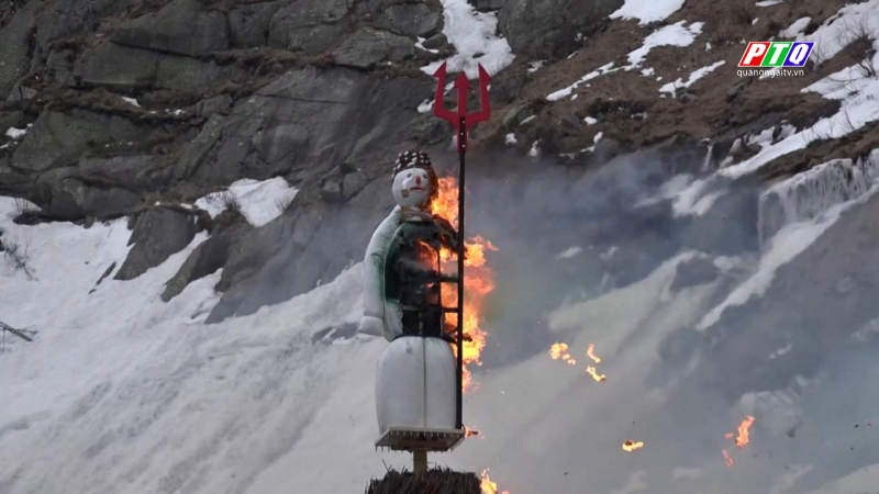 Độc đáo lễ hội “tống tuyết” của Thụy Sỹ