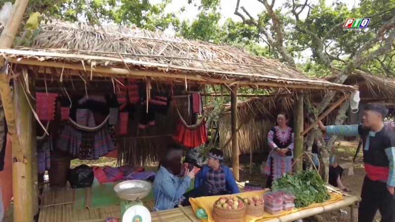 Độc đáo chợ phiên vùng cao Vân Hồ