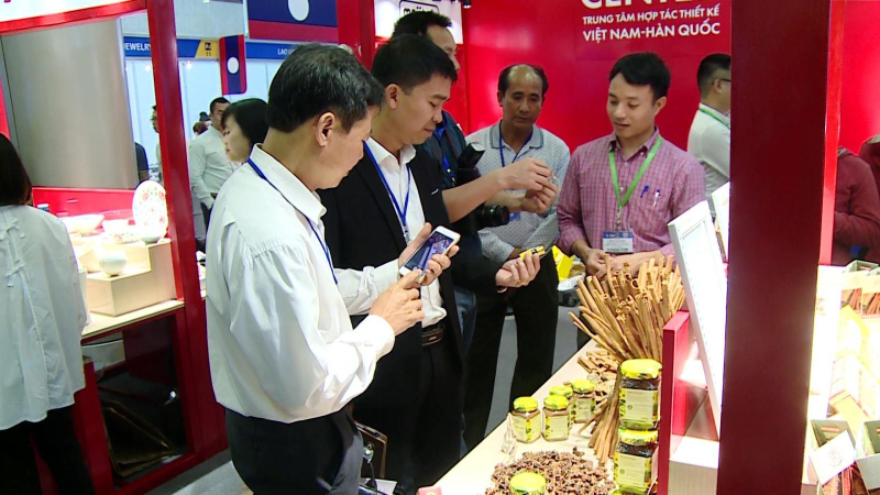 Hơn 300 gian hàng tham gia VietNam Expo 2021