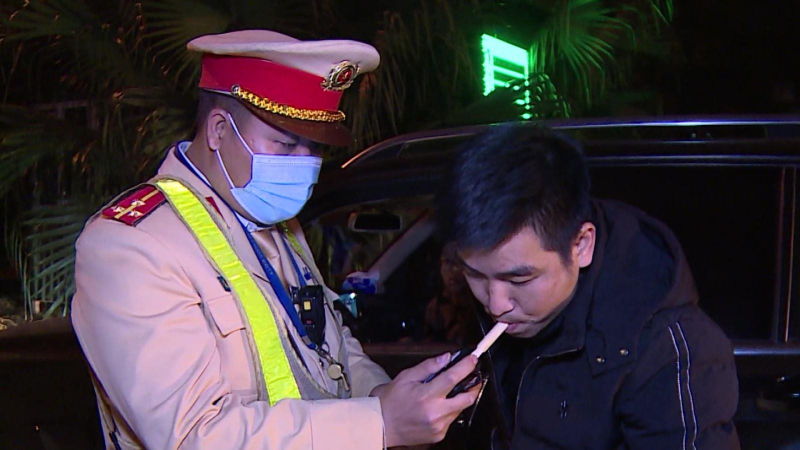 Tăng cường xử lý vi phạm giao thông trên toàn quốc.