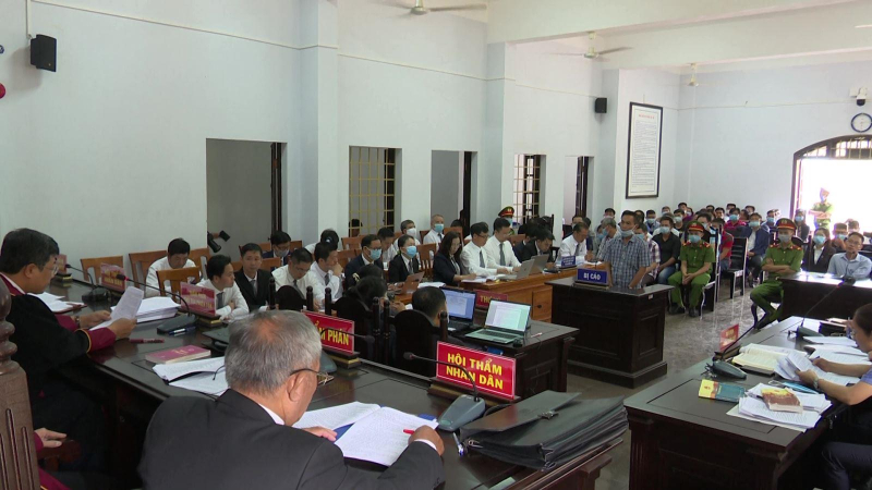 X&eacute;t xử sơ thẩm 'tr&ugrave;m xăng giả' Trịnh Sướng v&agrave; đồng phạm