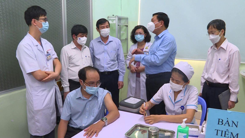 Gần 50.000 người đã tiêm vắc xin COVID-19