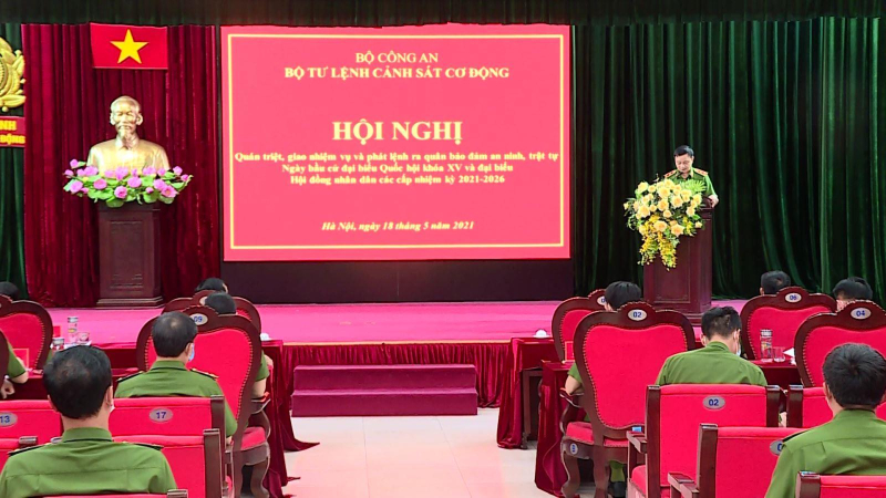 Cảnh sát cơ động phát lệnh ra quân bảo đảm, an ninh trật tự