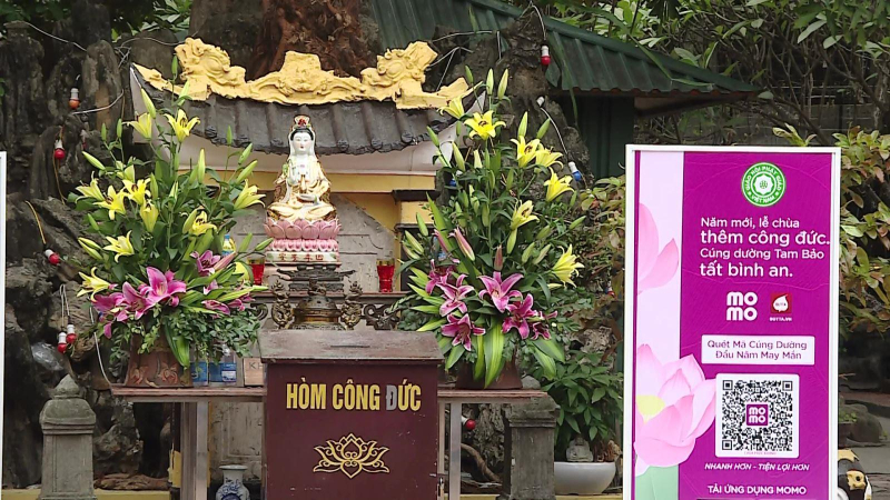 Khuyến khích người dân chuyển khoản tiền công đức