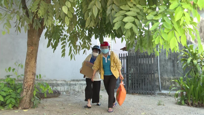 Hỗ trợ thực phẩm cho người d&acirc;n v&ugrave;ng phong tỏa