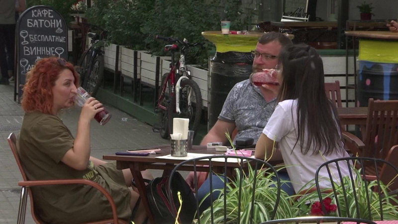 C&aacute;c nh&agrave; h&agrave;ng Nga &aacute;p dụng m&atilde; QR