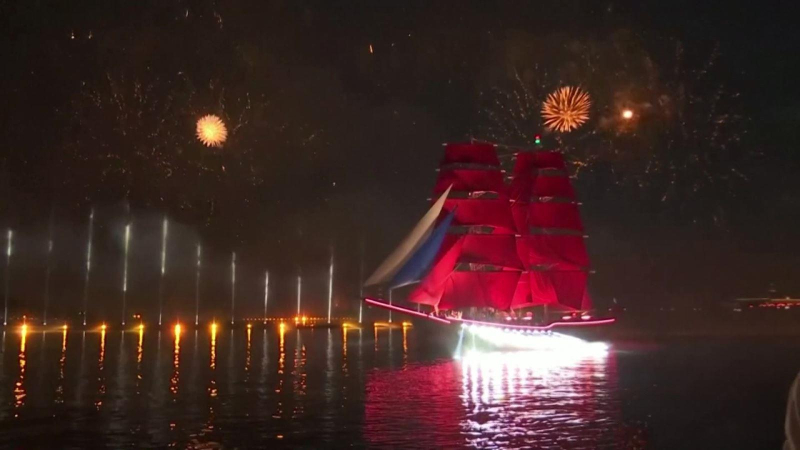 Cánh buồm đỏ thắm rực rỡ xứ Bạch Dương