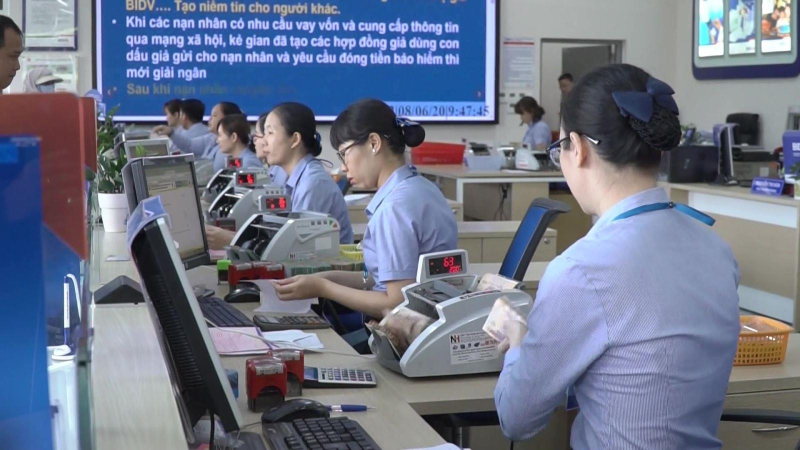 Đề xuất hạ dần lãi suất tiền gửi về 0%