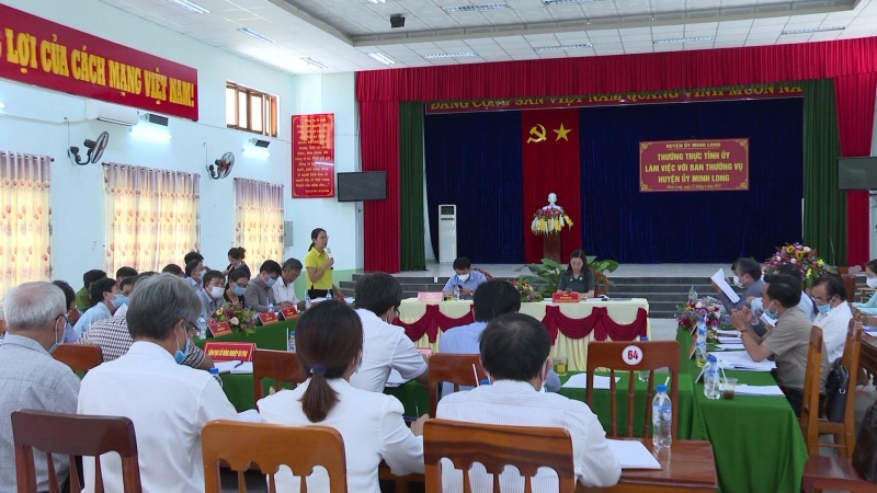 Thường trực Tỉnh ủy l&agrave;m việc với Ban thường vụ huyện ủy Minh Long