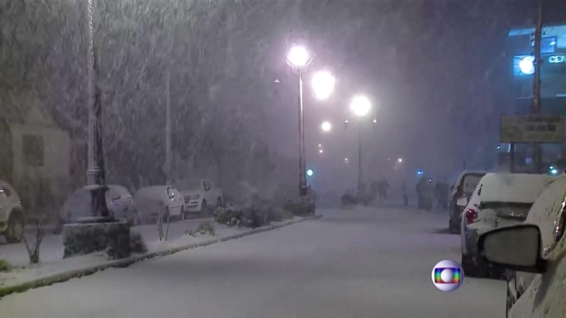 Tuyết rơi bất thường tại Brazil