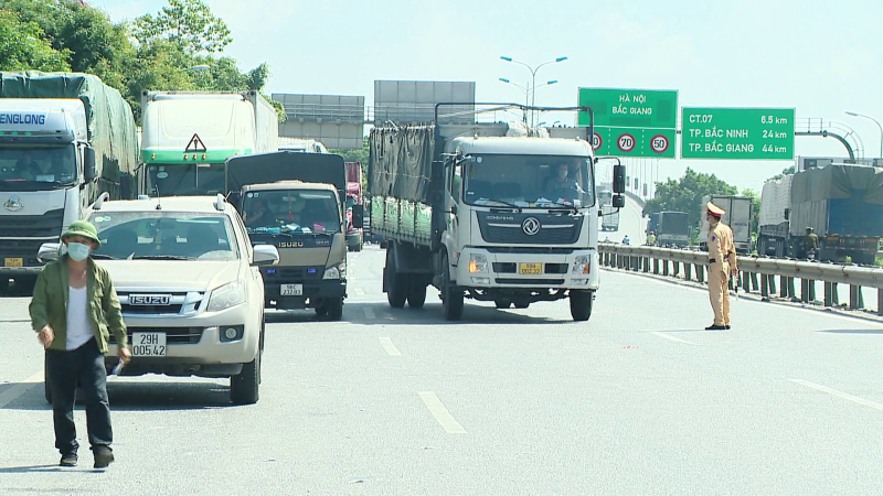 Hàng nghìn hồ sơ đăng ký luồng xanh chưa được giải quyết