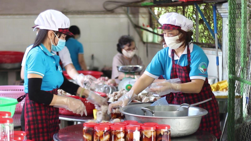 Phụ nữ Quảng Ngãi hướng về miền Nam