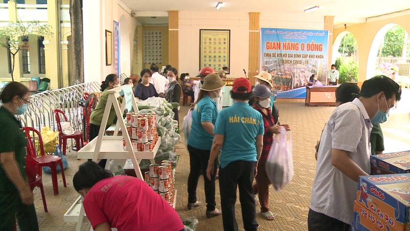 Gian hàng 0 đồng hỗ trợ người khó khăn