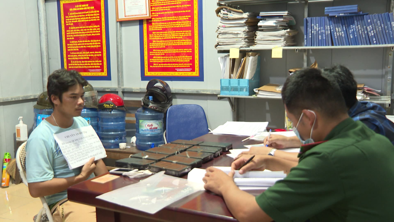 Điện Bi&ecirc;n bắt vụ vận chuyển 10 b&aacute;nh heroin