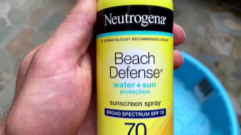 J&J thu hồi 5 loại kem chống nắng gây ung thư