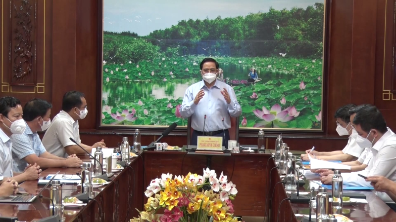 Thủ tướng kiểm tra công tác phòng, chống dịch COVID-19 tại Long An