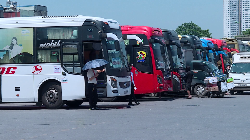 Hà Nội dừng vận tải hành khách đến 14 địa phương có dịch