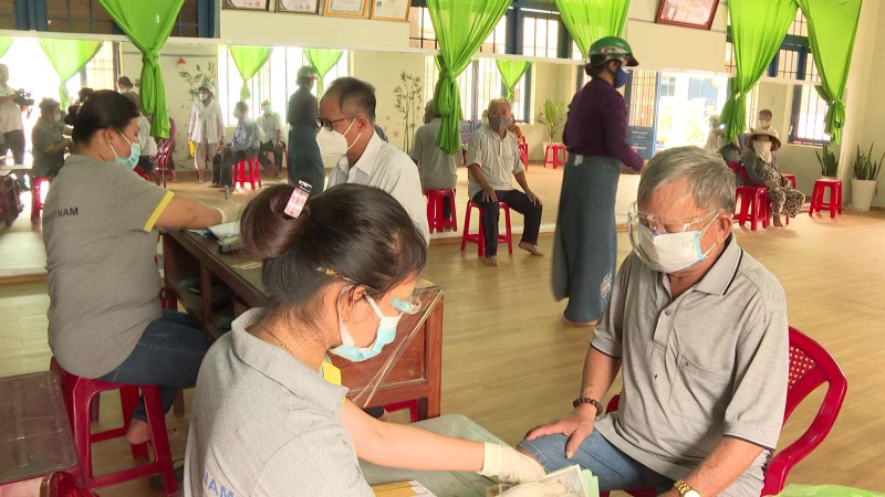 Bắt đầu chi trả gộp 2 tháng lương hưu, trợ cấp bảo hiểm xã hội