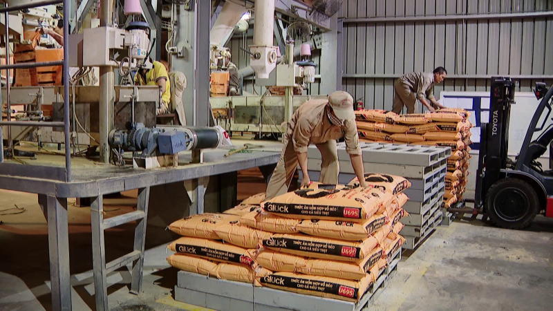 Có thể đưa thức ăn chăn nuôi vào diện bình ổn giá