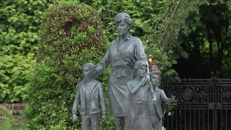 Lễ khánh thành tượng công nương Diana