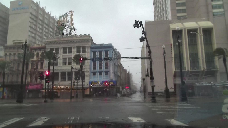 Siêu bão Ida đổ bộ vào Mỹ