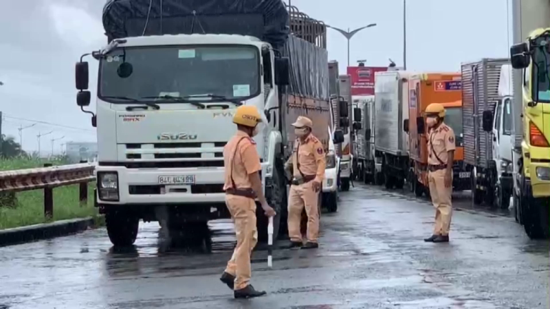Bộ Giao th&ocirc;ng Vận tải chấn chỉnh, xử l&yacute; vi phạm cấp thẻ ''luồng xanh''