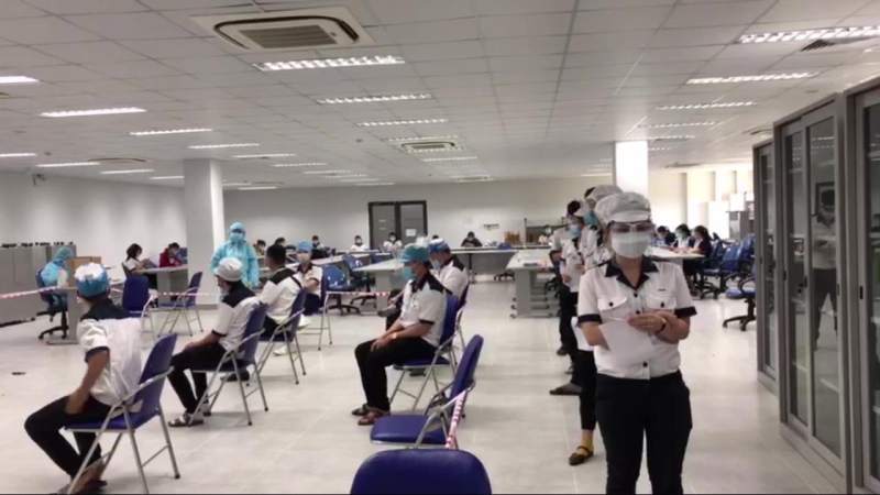 Xét nghiệm Covid-19 cho hơn 1.200 công nhân Công ty Hoya lens Việt Nam chi nhánh Quảng Ngãi