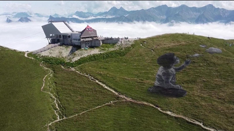 Bức tranh trên sườn núi truyền cảm hứng sống tích cực