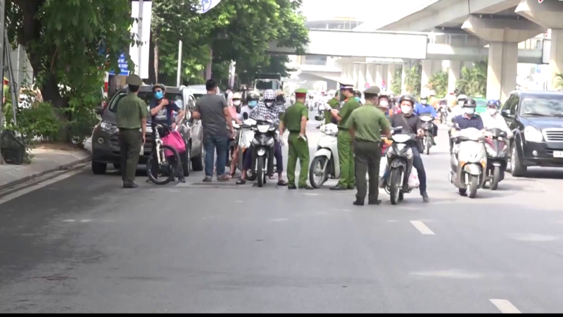 Hà Nội xử phạt 978 trường hợp vi phạm phòng chống dịch